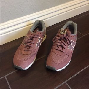 New Balance 696 Pink Sneakers